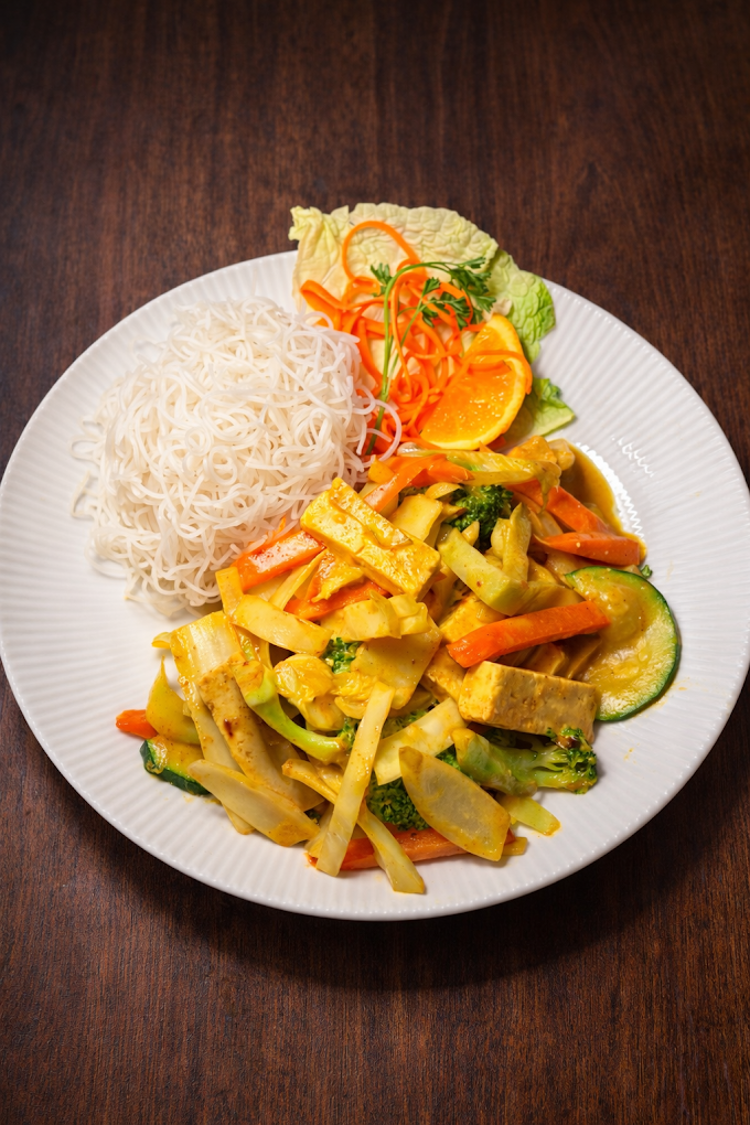 Sauté de légumes au cari avec vermicelles